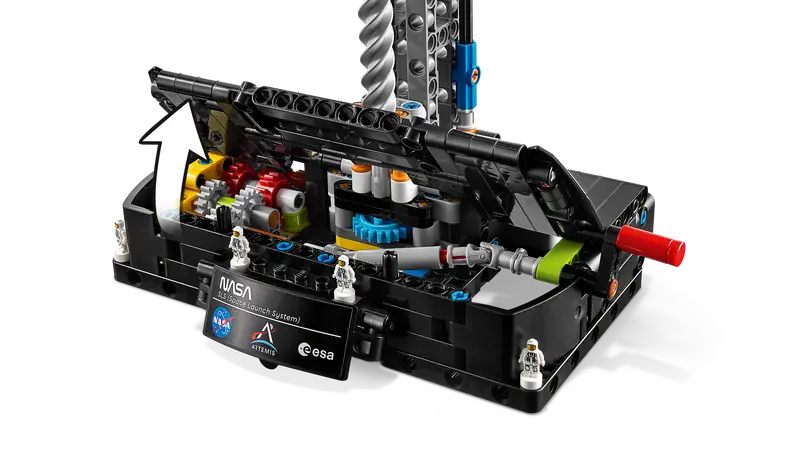 Lego: Technic - NASA Artemis Space Launch System Rocket - Image 5
