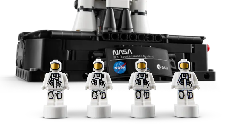 Lego: Technic - NASA Artemis Space Launch System Rocket - Image 6